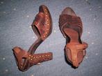 NIEUWE HOUTEN SCHOENEN - HAKKEN  maat 38 - 39 voor koffie, Ophalen, Nieuw, Bruin