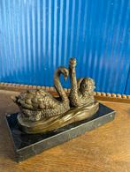 Bronzen beeld van twee zwanen., Antiek en Kunst, Ophalen of Verzenden
