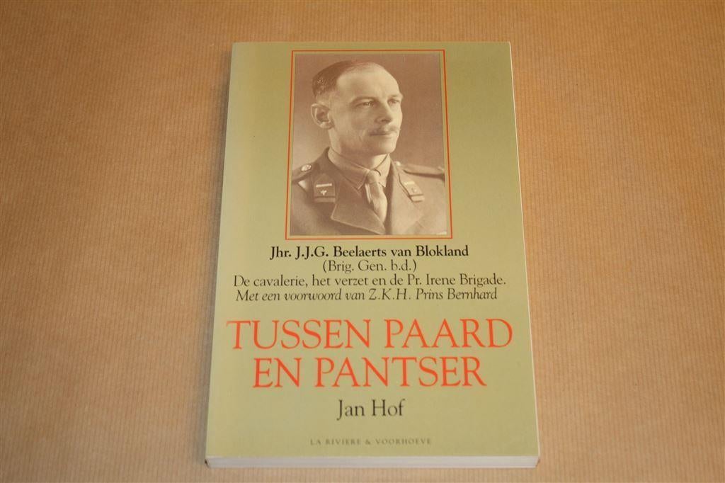 Tussen paard en pantser, Boeken, Geschiedenis | Vaderland, Zo goed als nieuw, Ophalen of Verzenden