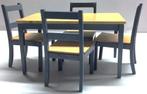 poppenhuis (1:12) tafel met 4 stoelen (blauw), Ophalen of Verzenden, Nieuw, Gebruiksvoorwerp