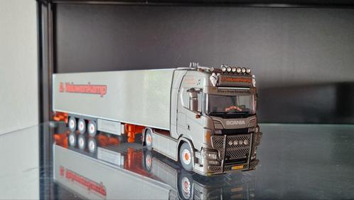 D. Veluwenkamp Scania 530S V8 - WSI, Hobby en Vrije tijd, Modelauto's | 1:50, Zo goed als nieuw, Bus of Vrachtwagen, Wsi, Ophalen of Verzenden