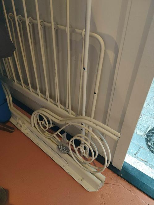IKEA Meegroeibed. Meidenbed met spijlen en krullen, Kinderen en Baby's, Kinderkamer | Bedden, Gebruikt, 180 cm of meer, 85 tot 100 cm