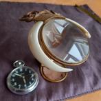 Antieke Horlogestander met Zwijnetanden en Loupe, Verzenden