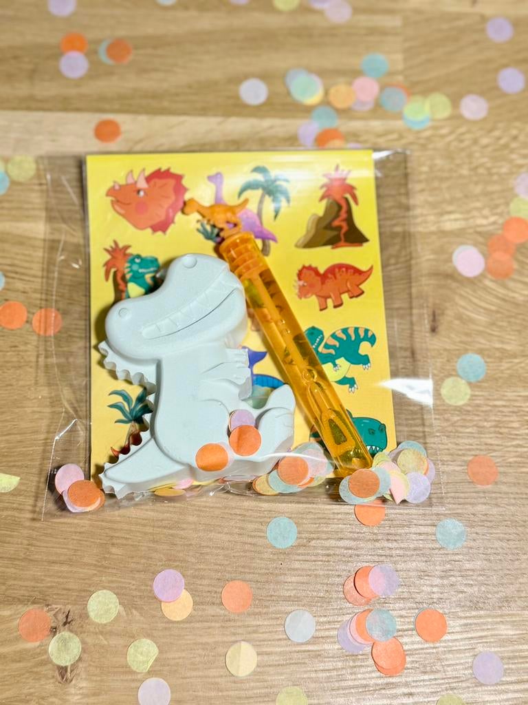 Dino traktatie, Ophalen of Verzenden, Zo goed als nieuw, Sticker