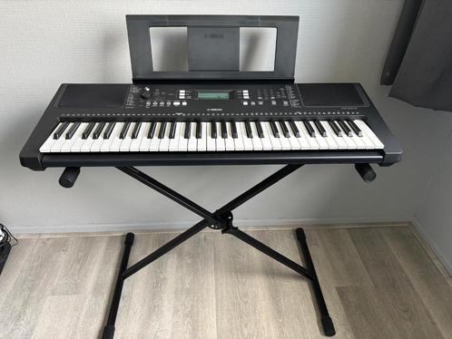 Yamaha PSR-E373 Keyboard, Muziek en Instrumenten, Keyboards, Zo goed als nieuw, 61 toetsen, Yamaha, Aanslaggevoelig, Met standaard