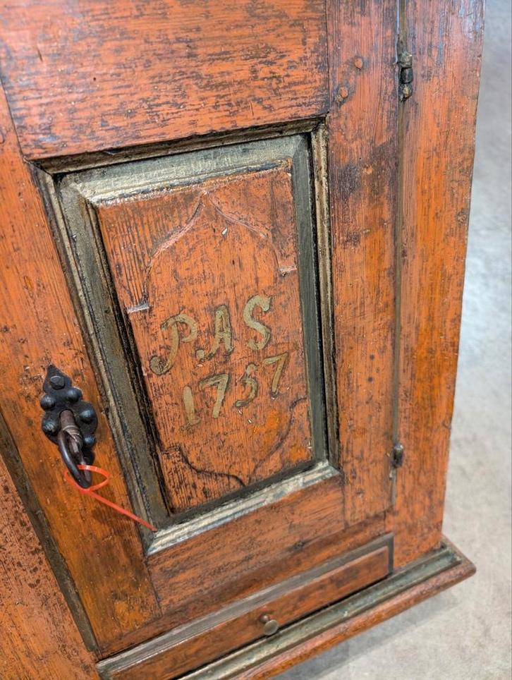 Klein antiek hang kastje €200.  70 hoog, Antiek en Kunst, Antiek | Meubels | Kasten, Ophalen