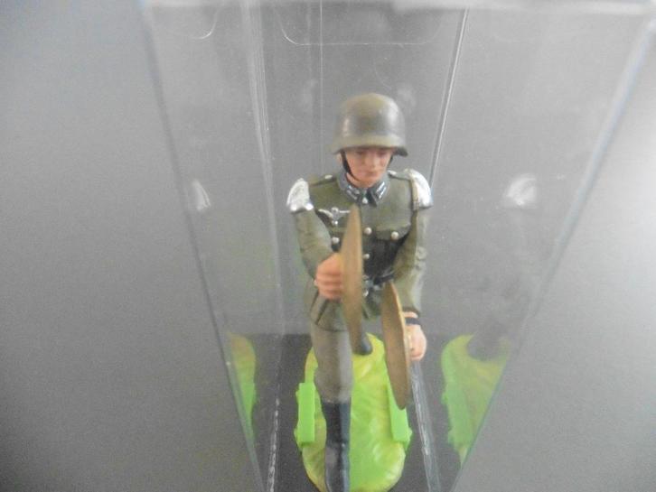 Preiser / Elastolin Musician marching with Cymbal., Verzamelen, Poppetjes en Figuurtjes, Nieuw, Ophalen of Verzenden