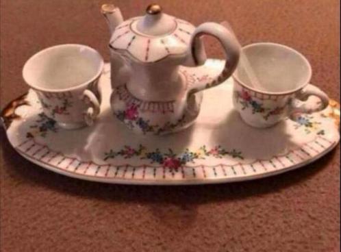 Antiek Porseleinen Miniserviesje, Antiek en Kunst, Antiek | Servies compleet, Ophalen of Verzenden