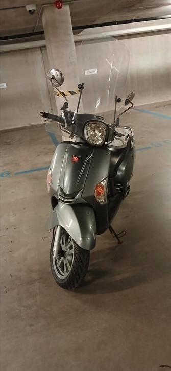 Kymco like 50 brom 2014 weinig km's  beschikbaar voor biedingen