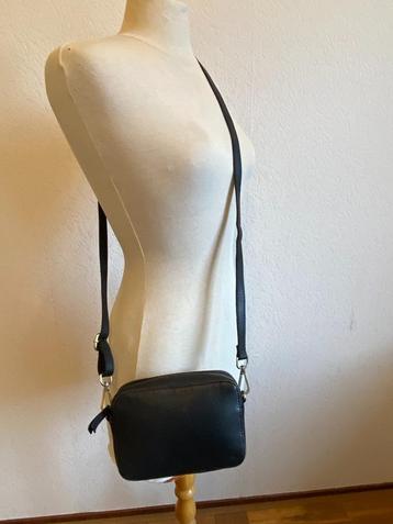 Tas zwart cameratas model beschikbaar voor biedingen