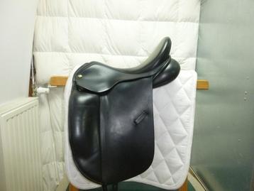 Dressuurzadels 16/17 Ideal Anatomica Hulsebos KM Bates Fryso beschikbaar voor biedingen
