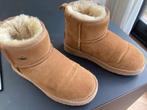 Warmbat (Uggs) laarsjes, Kleding | Dames, Bruin, Lage of Enkellaarzen, Ophalen of Verzenden, Zo goed als nieuw