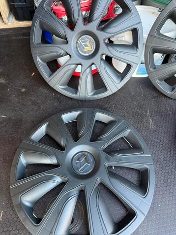 Renault wieldoppen 16 Inch. beschikbaar voor biedingen