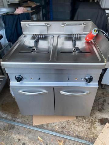 Dubbele elektrische friteuse - 18+18 liter - 27 kW beschikbaar voor biedingen