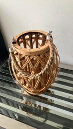 Rotan windlicht, Huis en Inrichting, Woonaccessoires | Kandelaars en Kaarsen, Ophalen of Verzenden, Zo goed als nieuw, Hout, 25 tot 50 cm