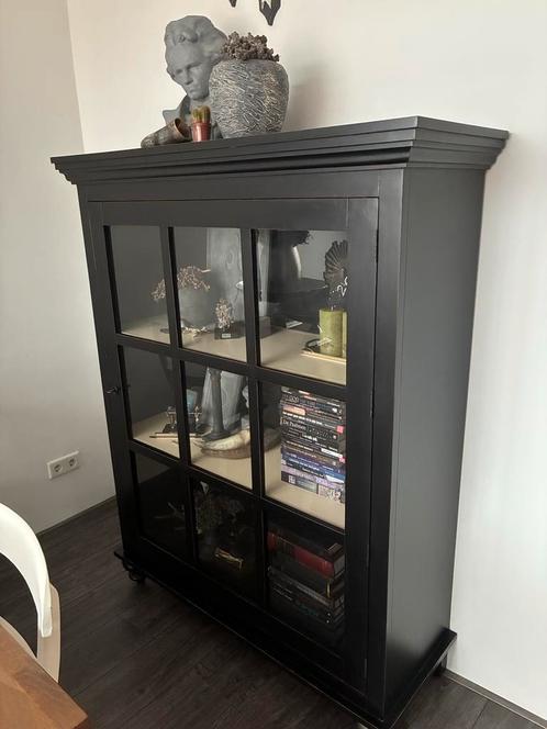 Zwarte Vitrinekast met Glazen Deuren, Huis en Inrichting, Kasten | Vitrinekasten, Gebruikt, 150 tot 200 cm, 50 tot 100 cm, 25 tot 50 cm