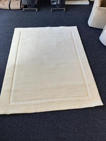 vloerkleed echt 100 % wol afm. 190 cm x 250 cm beschikbaar voor biedingen