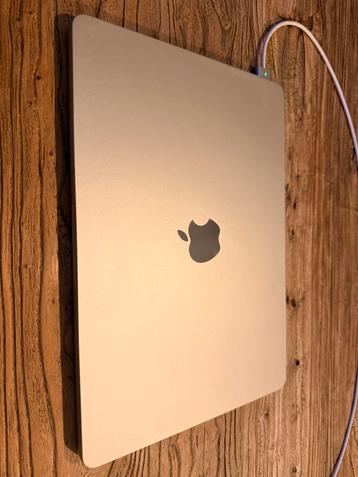 Als nieuw!! Macbook air (M2-2022 model) beschikbaar voor biedingen
