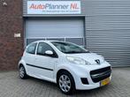 Peugeot 107 1.0-12V Millesim! 5-Deurs! Nieuwe APK!, Auto's, Peugeot, Voorwielaandrijving, Euro 5, Stof, Gebruikt