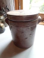 grote oude cilindrische dekselpot in gres, uit Frankrijk., Verzenden
