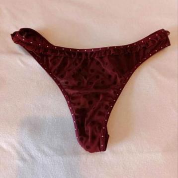 Luxe rode dames string met kant Marlies Dekkers maat M beschikbaar voor biedingen