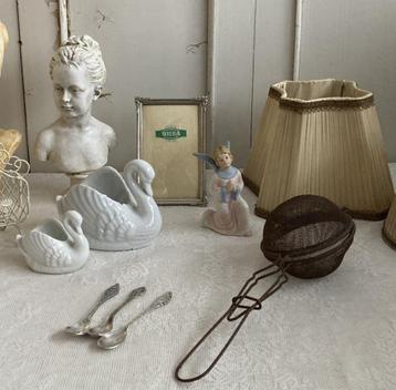 Brocante zeepklopper - fotolijstjes - letter lepeltjes beschikbaar voor biedingen