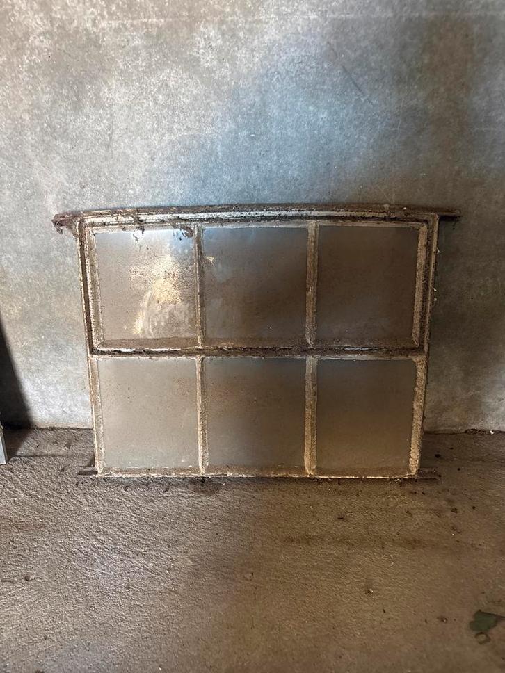Oude Stalraam met 6 Ruiten, Doe-het-zelf en Verbouw, Glas en Ramen, Gebruikt, Gevelraam of Ruit, Minder dan 80 cm, Ophalen
