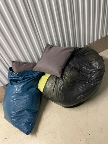 Kussens voor tuin - 2 zakken vol! beschikbaar voor biedingen