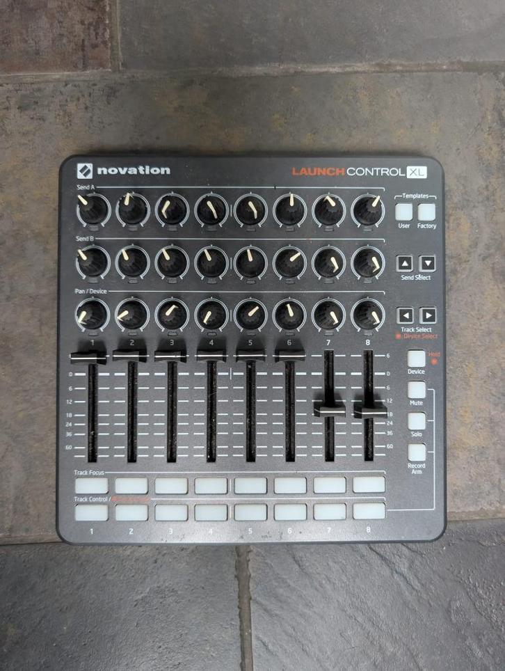 Novation Launch Control XL mk1, Muziek en Instrumenten, Midi-apparatuur, Gebruikt, Ophalen of Verzenden