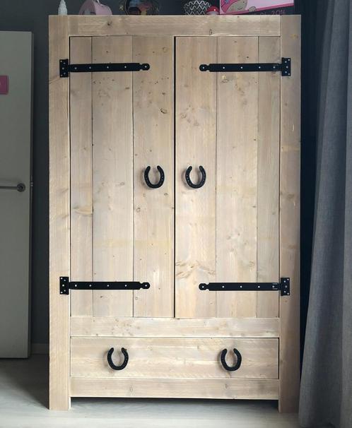 Steigerhouten kledingkast met hoefijzer grepen, Huis en Inrichting, Kasten | Kledingkasten, Zo goed als nieuw, 150 tot 200 cm