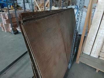 platen hout beschikbaar voor biedingen