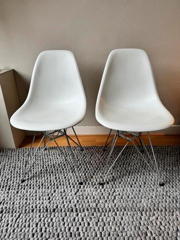 Vitra Eames DSR stoel verchroomd onderstel, licht grijs beschikbaar voor biedingen