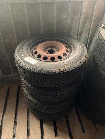 Banden + velgen All season * Peugeot Expert * Citroën Jumpy beschikbaar voor biedingen