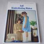 Vintage boek: Zelf kinderkleding maken - Lekturama, Boeken, Hobby en Vrije tijd, Gelezen, Borduren en Naaien, Ophalen of Verzenden