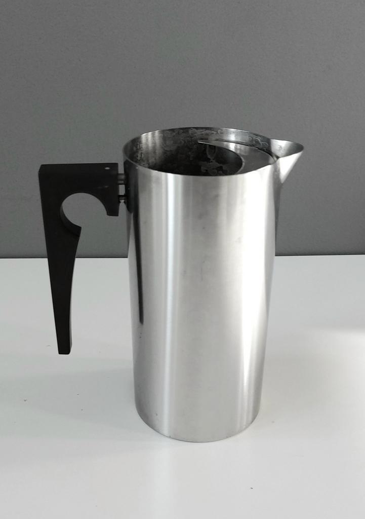 Stelton Arne Jacobsen Cylinda serveerkan 1 L, Antiek en Kunst, Kunst | Designobjecten, Ophalen of Verzenden