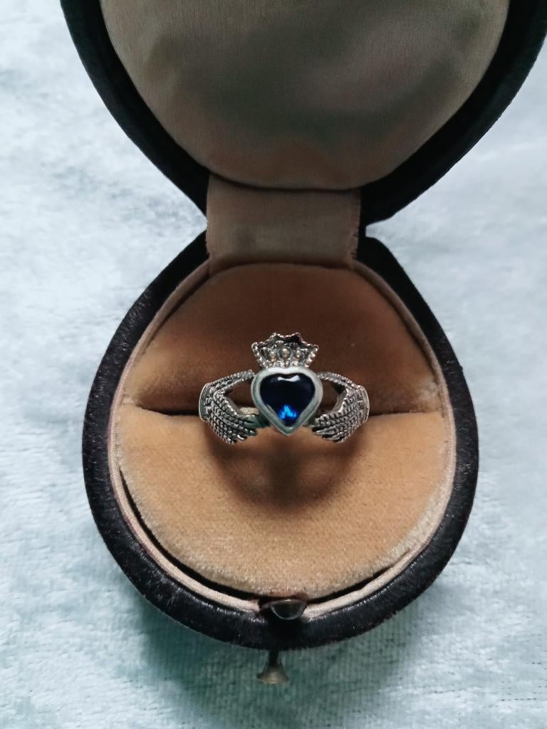 Mooie Fijne Zilveren Ierse Liefdesring -Claddagh-ring, Verzenden, Zilver, Ring, Met edelsteen