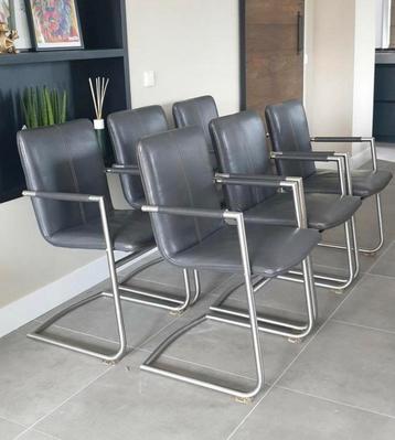 Zes grijs leder Henders & Hazel design eetkamerstoelen beschikbaar voor biedingen