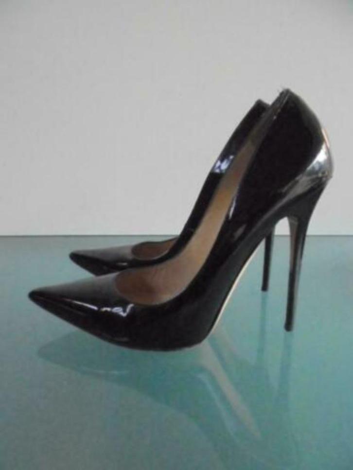 GRATIS VERZENDEN | JIMMY CHOO zwarte lak hakken 39.5, Kleding | Dames, Schoenen, Zo goed als nieuw, Pumps, Zwart, Verzenden