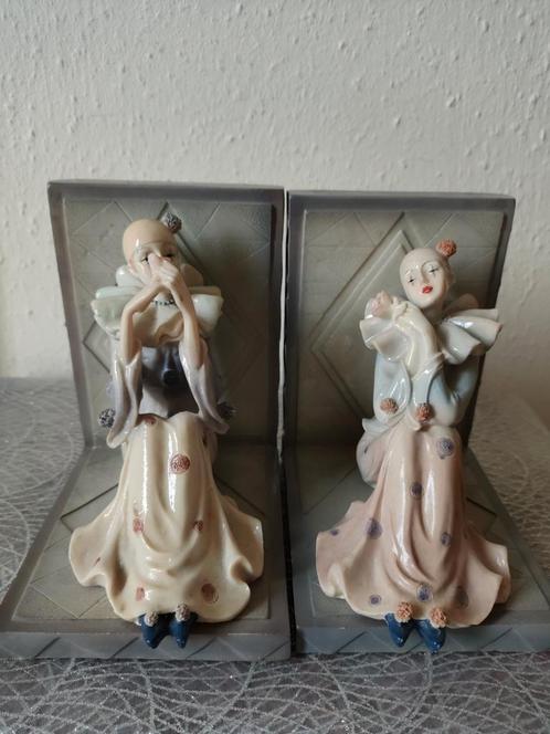 Twee prachtige boekensteunen met Pierrots, Antiek en Kunst, Kunst | Beelden en Houtsnijwerken, Verzenden