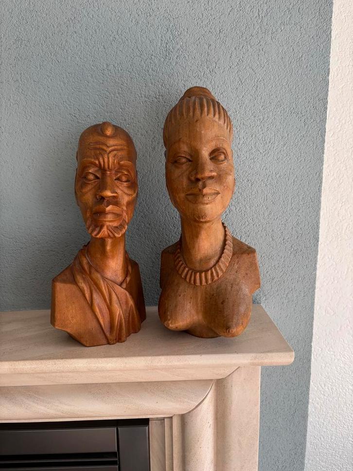 Twee handgesneden houten bustes – gesigneerd “Muaka Boma”, Antiek en Kunst, Kunst | Beelden en Houtsnijwerken, Ophalen