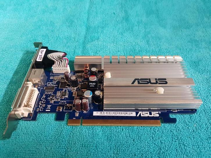 Vintage Pc = VIDEOKAART PCI-e = ASUS EN8400GS SILENT - 256MB, Computers en Software, Vintage Computers, Ophalen of Verzenden