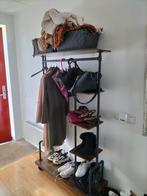 Mooi kleding rek met houten planken, Ophalen, Met wielen, Zo goed als nieuw