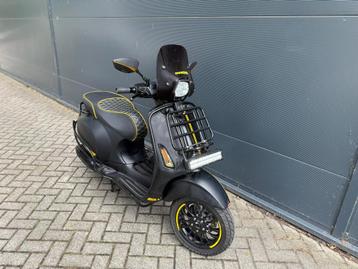 Vespa Sprint S | Notte editie | full option | custom Seat | beschikbaar voor biedingen