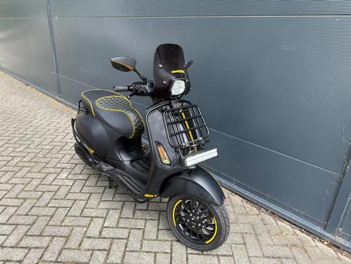 Vespa Sprint S | Notte editie | full option | custom Seat |, Fietsen en Brommers, Scooters | Vespa, Zo goed als nieuw, Vespa S