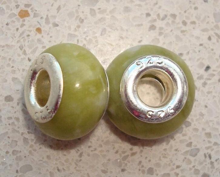 925 Sterling silverplated bedel met Xinjy jade, Sieraden, Tassen en Uiterlijk, Bedels, Nieuw, Overige merken, Edelsteen, 4 bedels of meer