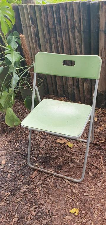 Gratis: 2 groene klapstoeltjes  beschikbaar voor biedingen