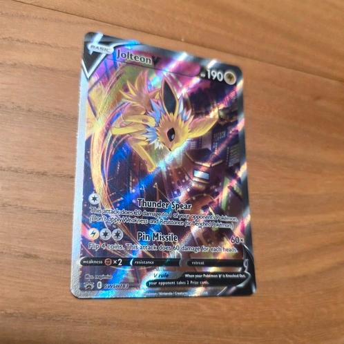Jolteon V SWSH183 pokemon kaart, Hobby en Vrije tijd, Verzamelkaartspellen | Pokémon, Losse kaart, Ophalen of Verzenden
