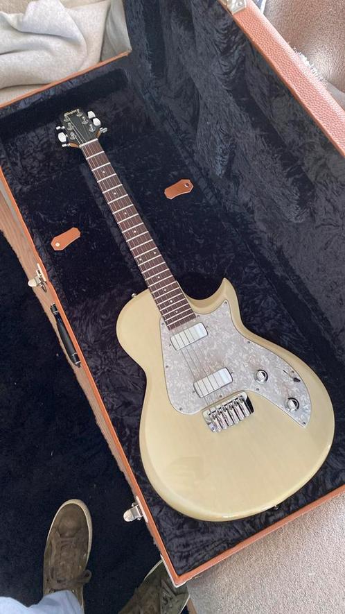Taylor SB1-X solidbody incl original case, Muziek en Instrumenten, Snaarinstrumenten | Gitaren | Elektrisch, Zo goed als nieuw