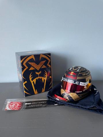 Max Verstappen World Champion helm 1:2 2023 beschikbaar voor biedingen
