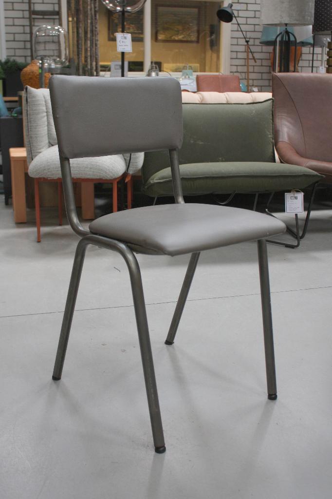 7x hippe eetkamerstoel schoolstoel stapelbaar metaal skai, Huis en Inrichting, Stoelen, Gebruikt, Vijf, Zes of meer stoelen, Leer